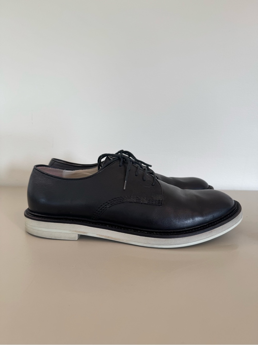 Authentic Gucci Men’s Leather Derby Lace-Up Navy Shoes -  with White Rubber Sole